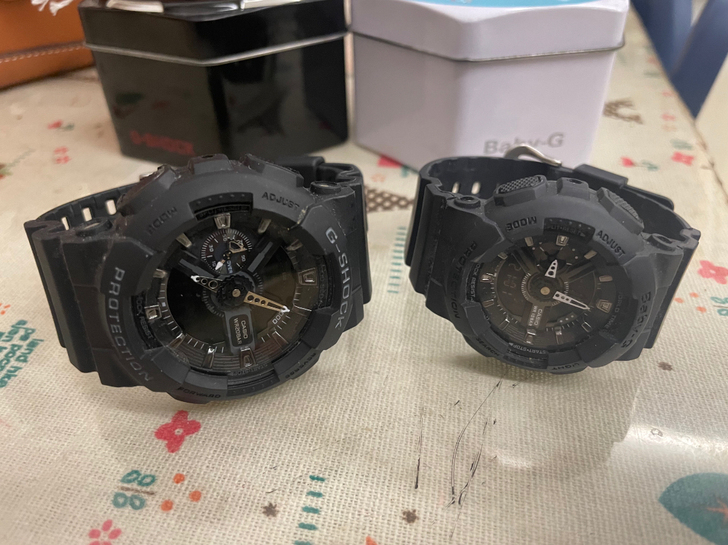 一对情侣手表几乎全新，买了新手表，腕表闲置...