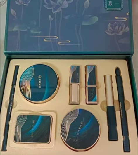 捡漏急出 拍下发一套 本人生日，朋友送了2...