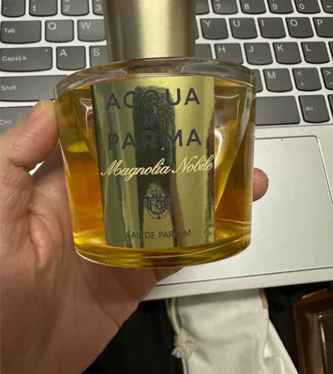 帕尔马高贵木兰香水100ml 只喷过几次,...