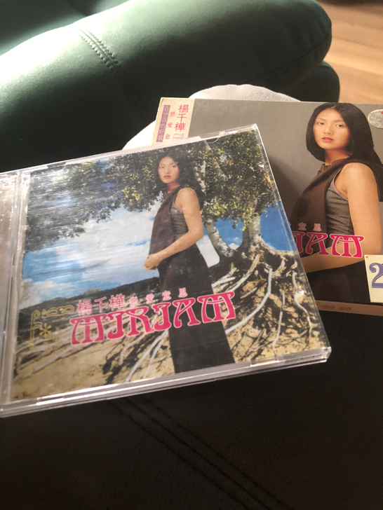 杨千嬅只剩一面cd碟片