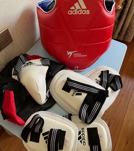 跆拳道护具一套，新旧如图 感兴趣的话点“我...