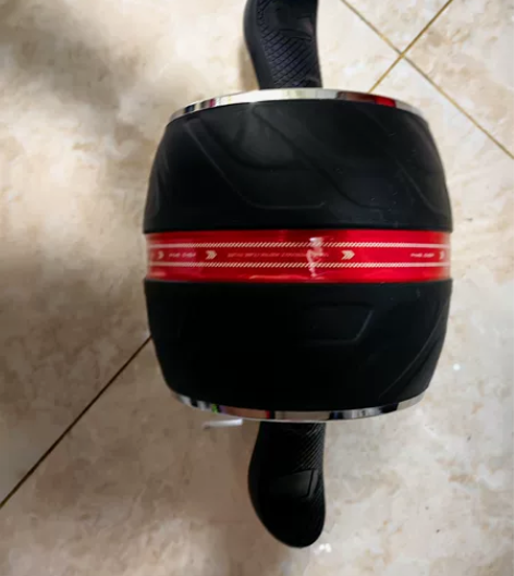 几乎全新的健腹轮。闲置，转了38元。不包邮...