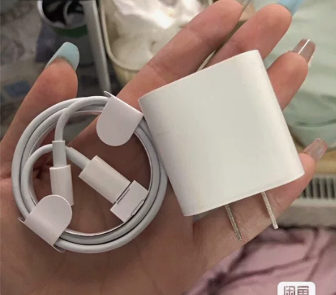 个人闲置转让苹果13原装20W充电器快充充...