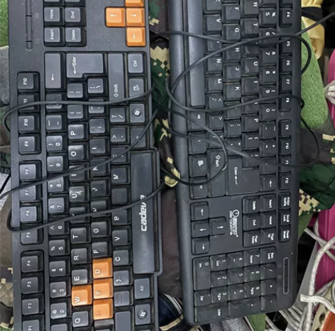 电脑键盘，30元/个，基本上都是新的 感兴...