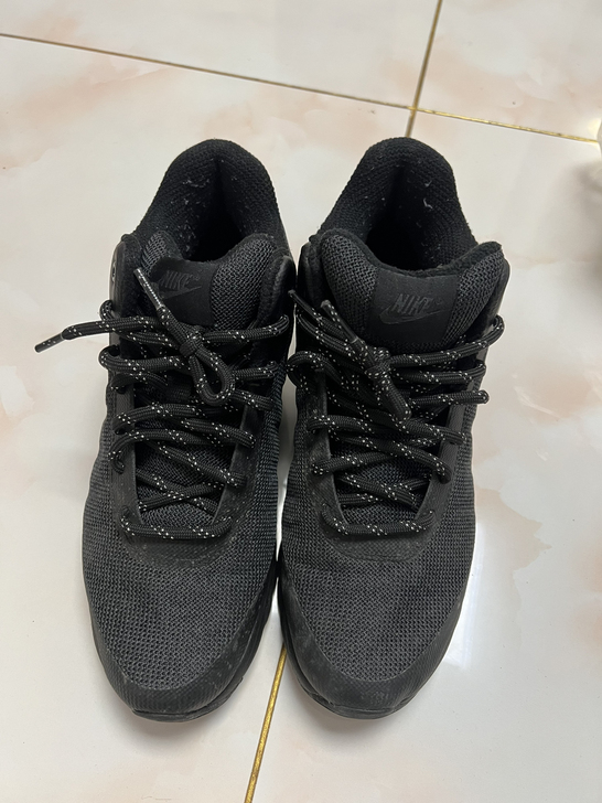 耐克旅游鞋，厚的，黑色的40.5码的，男士...