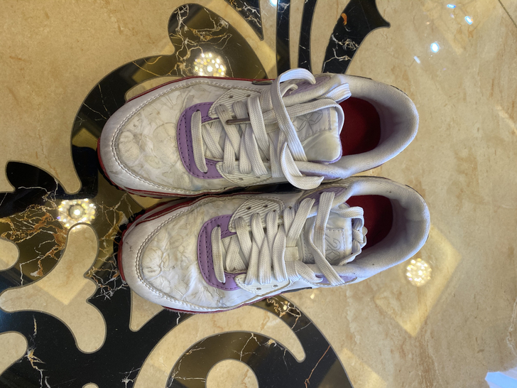 耐克女鞋36.5码 我闺女穿小了。鞋子多穿...