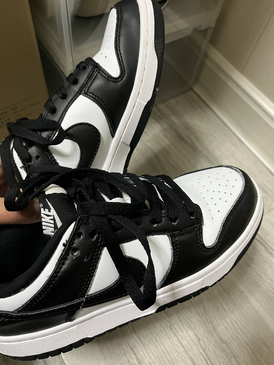 Nike 黑白熊猫运动鞋