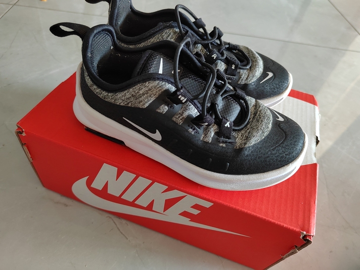 耐克，几乎全新，可验货