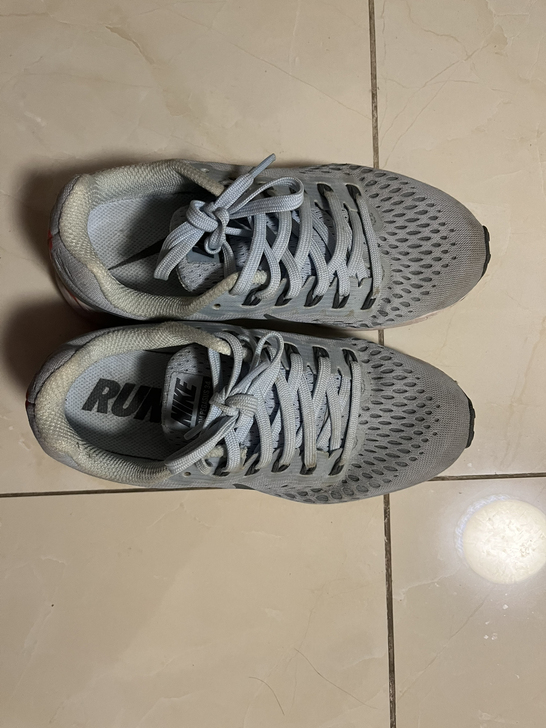 nike运动鞋 实体店买的35.5