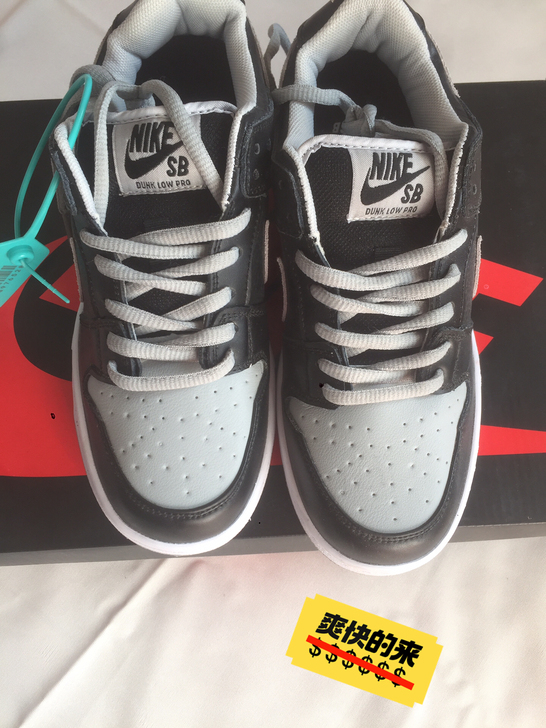 耐克经典休闲运动鞋