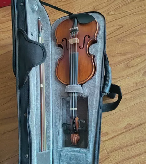 自家娃娃的练习用小提琴,保存良好,音色佳。...