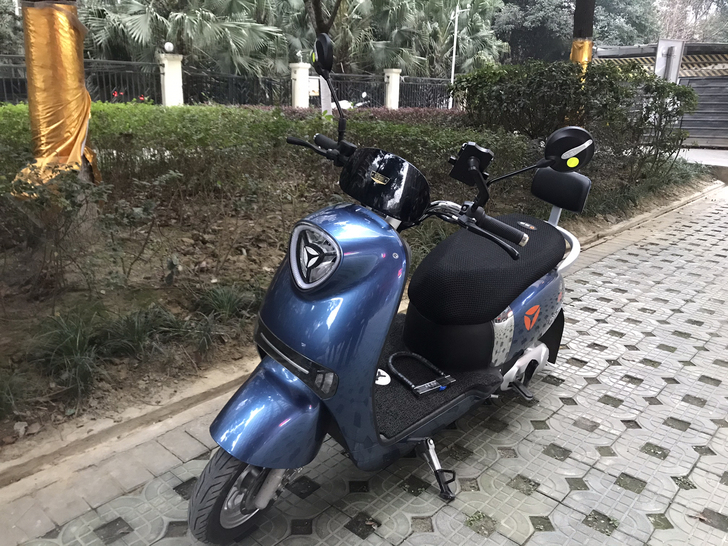 现一辆9.8成新的雅迪冠能M7蓝色出手，今...