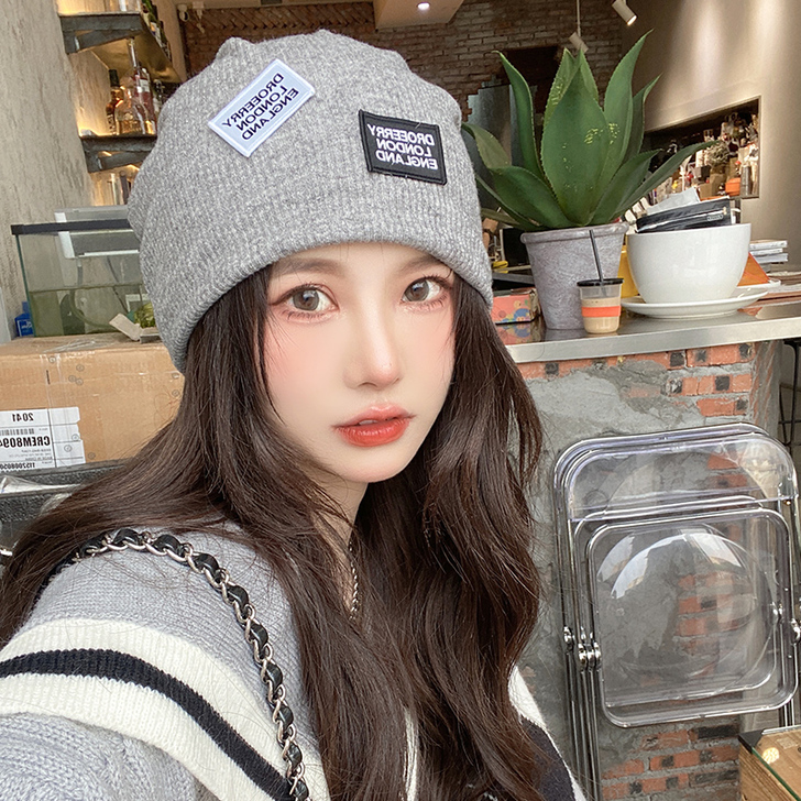 艾佳微 帽子全新没用过。出售