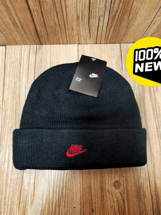 耐克反边毛线帽，纯黑色，全新吊牌齐全。