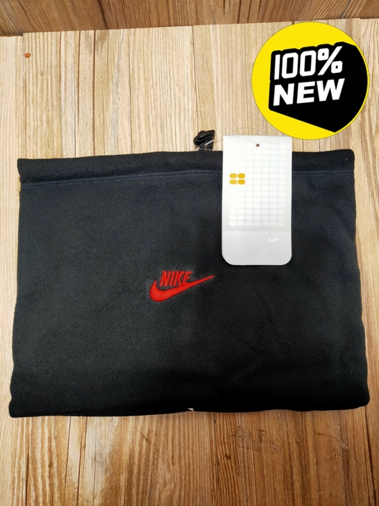 耐克抓绒围脖，全新吊牌齐全，还可以当帽子用。