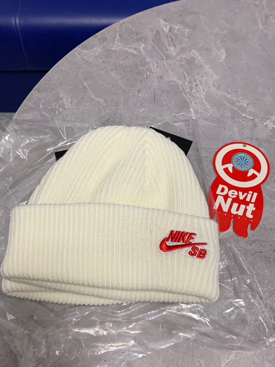 Nike sb冷帽 全新 姜黄色/红色/黑...