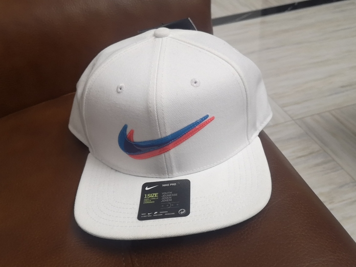 耐克帽子，全新～