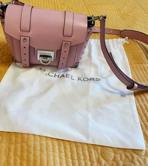 MK小号铆钉包 感兴趣的话点“我想要”和我...