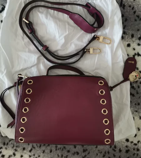 女士单肩包手提包 639购自必要,牛皮材质...