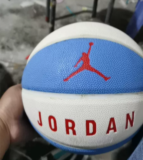 2手男子7号成人篮球，微瑕疵，自己打没问题...