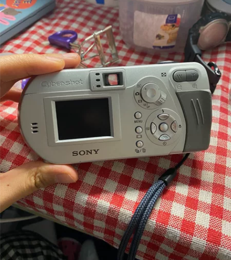 索尼dsc-p72 功能完好,就是屏幕有点...