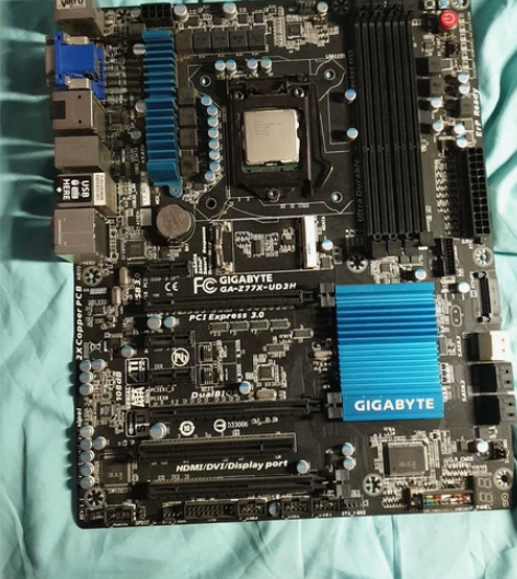GIGABYTE  GA Z77X UD3...
