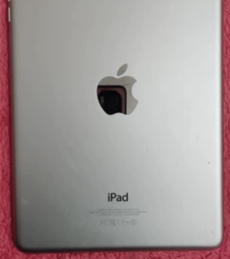 iPad mini，32g，4个角落有点偏...