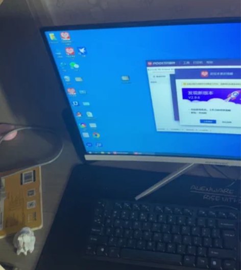 联想台式机4350，屏幕是新的，刚买的。屏...