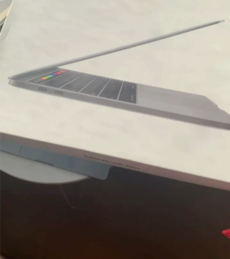 苹果笔记本18年年底买的，没用多少次家里有...