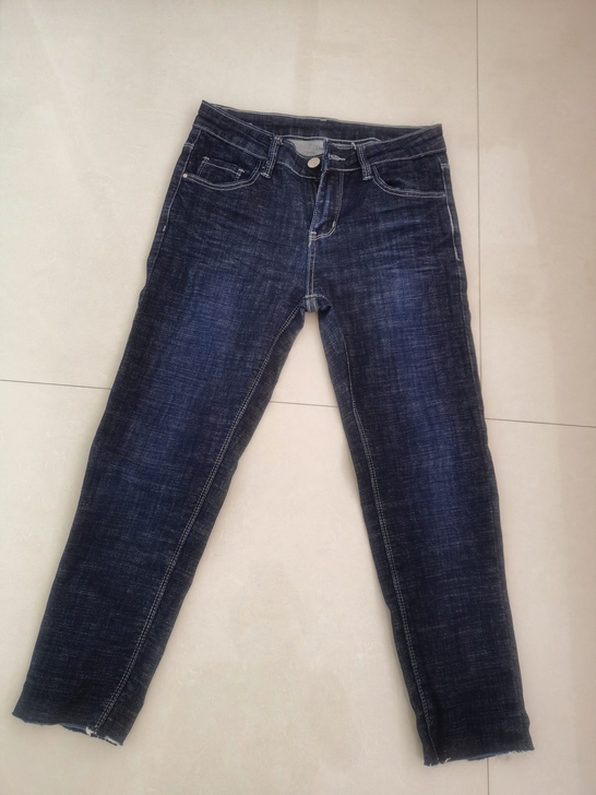 七分牛仔裤，105斤左右