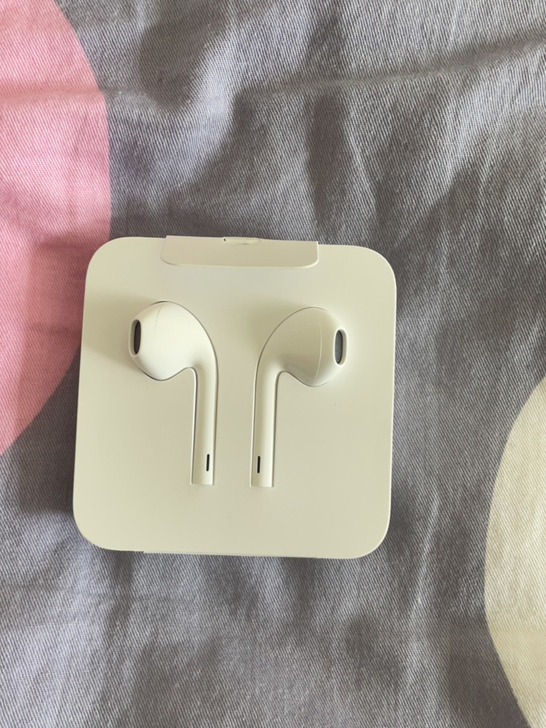 iPhone X原装耳机，因为买了无线耳机...