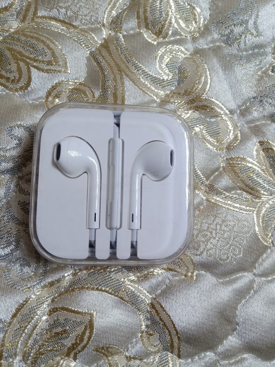 苹果耳机，全新，买手机用的之前的耳机，这个...