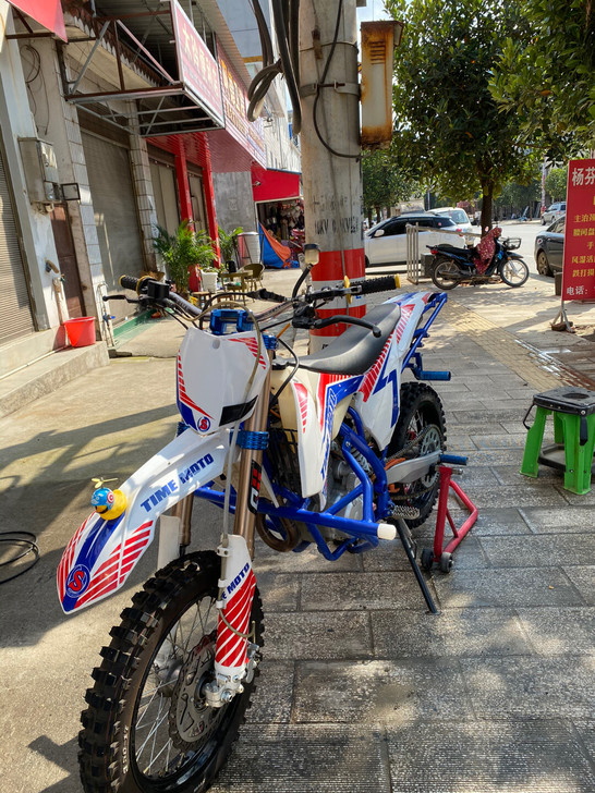 越野特技摩托车准新车不急卖喜欢来谈