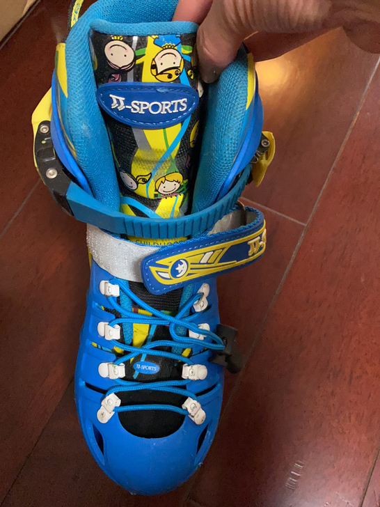 jj-sports轮滑鞋，帽子护具齐全