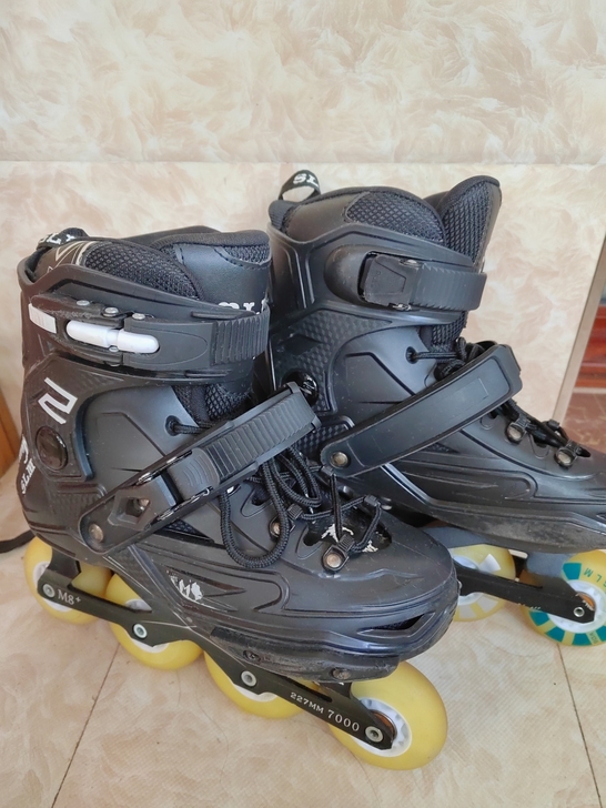 旱冰鞋溜冰鞋滑板鞋单排轮滑鞋38码左右