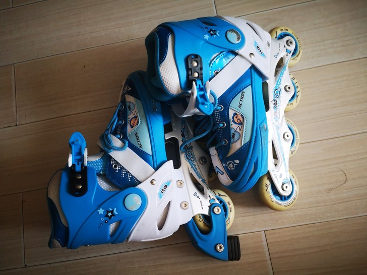 儿童溜冰鞋全套直排轮滑鞋 直排轮，孩子不玩...