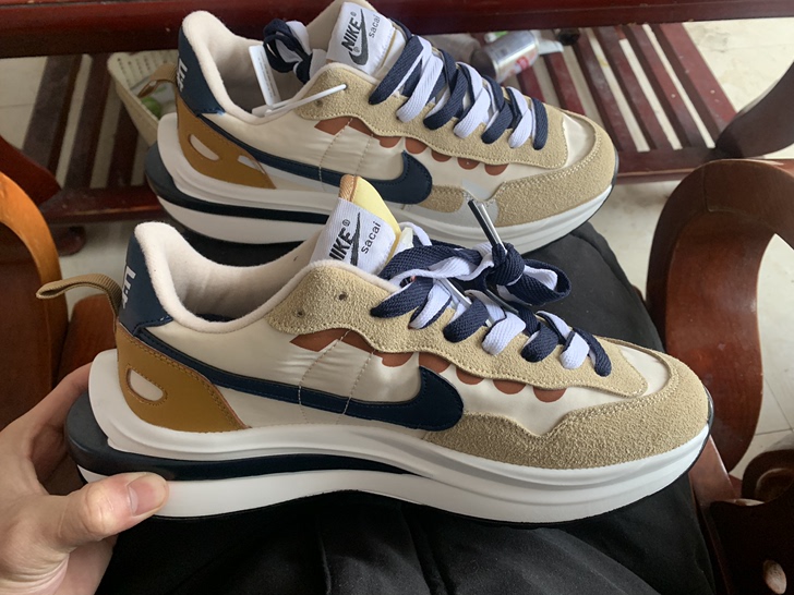 耐克华夫运动鞋41码的，全新试穿都没有，鞋...