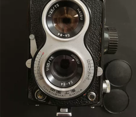 出一款海鸥4B相机。成色看图。各别地方有磨...