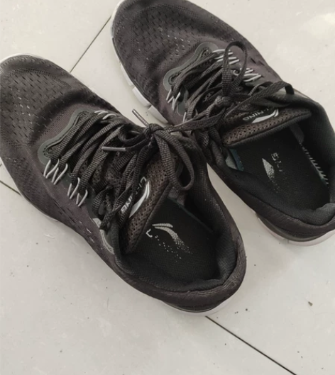 春秋网状黑色女运动鞋李宁牌 感兴趣的话点“...