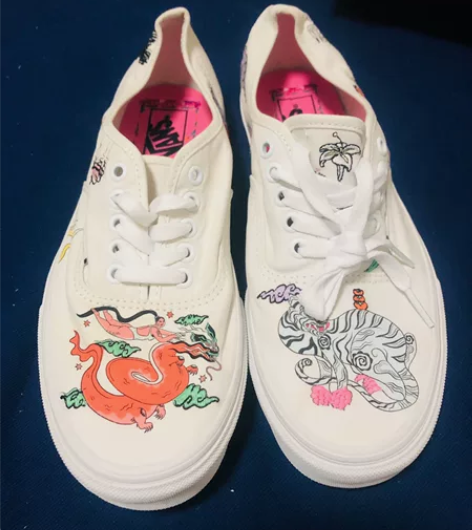Vans中国风小白鞋 就一双42码，新款的...