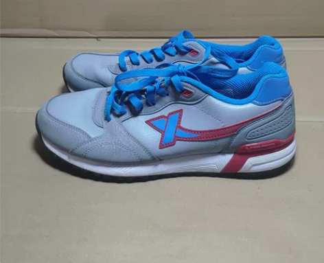 特步男鞋41码跑步鞋运动鞋,专柜购入,照片...