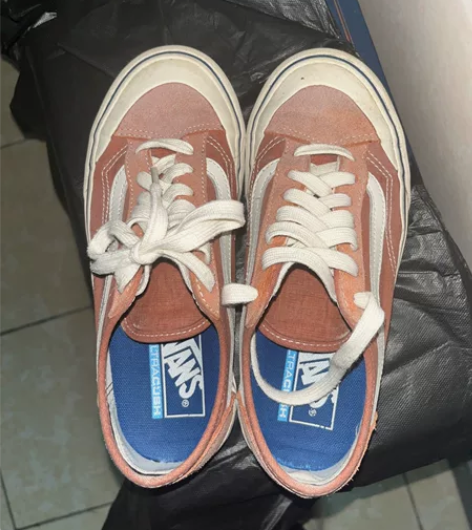 Vans滑板鞋36码 成色如图 两年前购买...