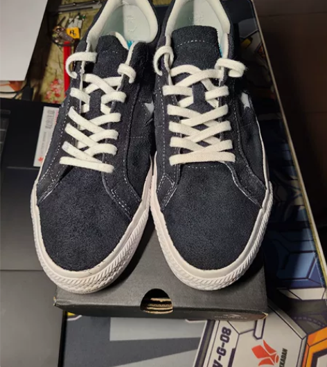 匡威converse男板鞋43码,黑色翻毛...