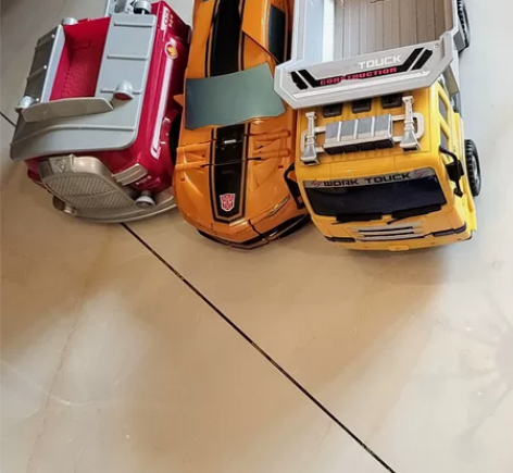 大黄蜂变形金刚掉了一个轱辘，其他都很好，可...