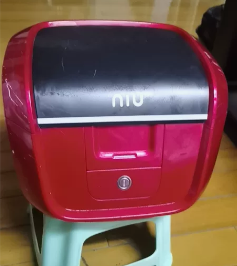 小牛电动后备箱，专卖店399购买，使用一年...