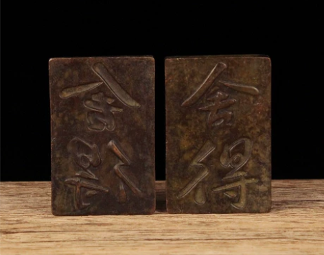 老房子翻出来纯铜舍得镇纸镇尺一对文房四宝老...
