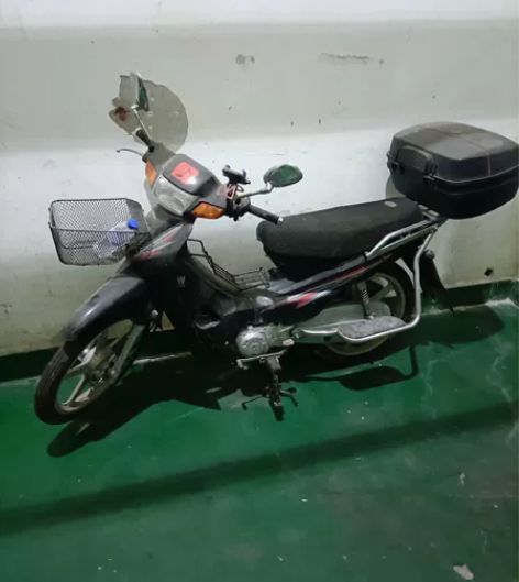 18年的豪爵弯梁摩托车 年检保险到23年5...