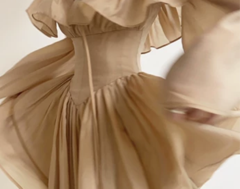 全新全新法式一字肩浪漫荷叶边不规则短裙连身...