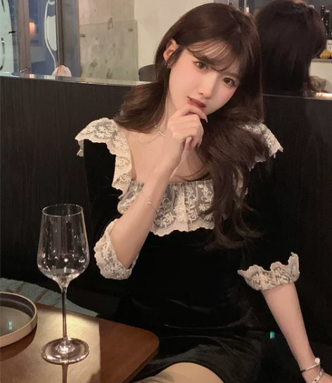 黑色丝绒连衣裙秋冬女法式气质名媛蕾丝裙子小...