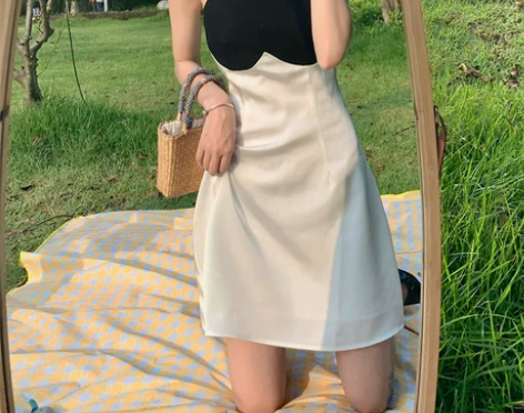 花樽与花| 法式吊带连衣裙在逃公主风宫廷温...